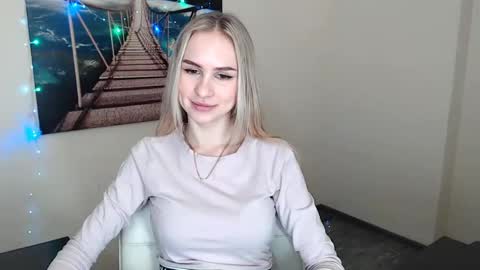 Snapshot of erikagavin chatting on January 20, 1:00 pm Erika online show from January 20, 1:00 pm