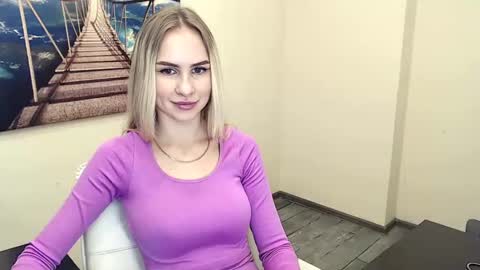 Snapshot of erikagavin chatting on December 20, 2:27 pm Erika online show from December 20, 2:27 pm