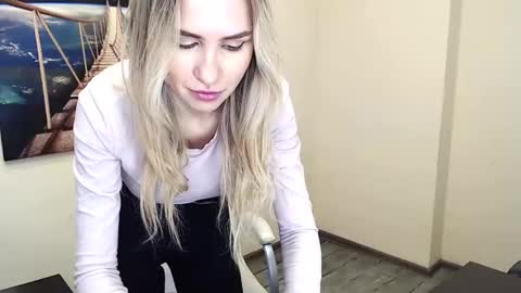 Snapshot of erikagavin chatting on December 21, 12:49 pm Erika online show from December 21, 12:49 pm