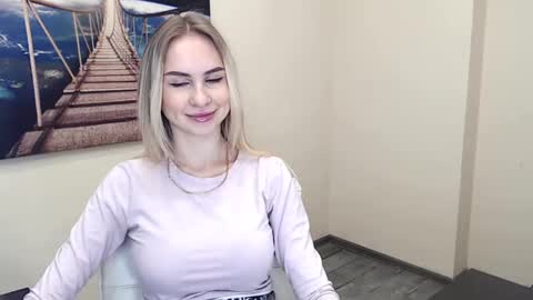 Snapshot of erikagavin chatting on December 5, 12:33 pm Erika online show from December 5, 12:33 pm