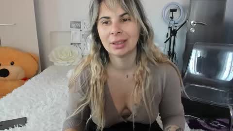 eroticsensualkitty4u online show from November 14, 9:42 am