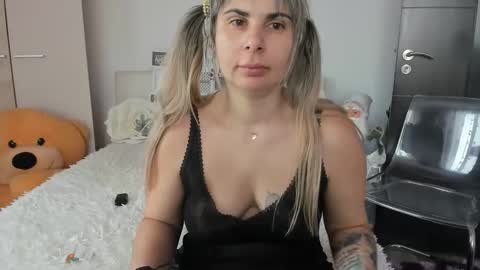 eroticsensualkitty4u online show from January 13, 9:02 am