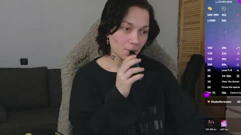 esajukyy online show from April 21, 3:19 pm