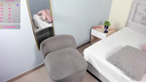 Escarlet online show from April 22, 1:19 pm