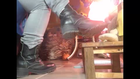 Eskela911 online show from April 25, 1:30 am