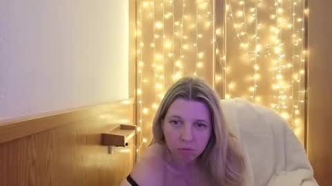 esma347866 online show from March 17, 12:36 am