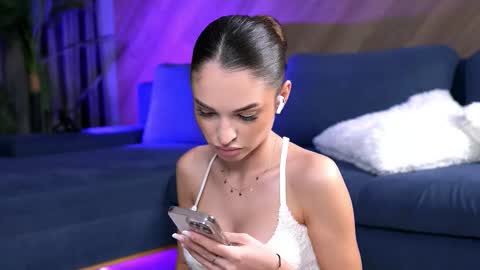 Snapshot of esmeainsley chatting on September 25, 11:57 pm Raluca online show from September 25, 11:57 pm