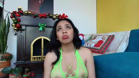 Esmeralda  online show from December 17, 3:49 pm