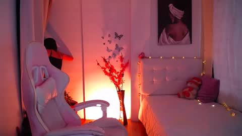 Snapshot of esmeralda098 chatting on February 22, 7:21 pm Esmeralda online show from February 22, 7:21 pm