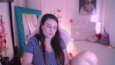 Snapshot of esmeralda098 chatting on February 16, 7:49 pm Esmeralda online show from February 16, 7:49 pm