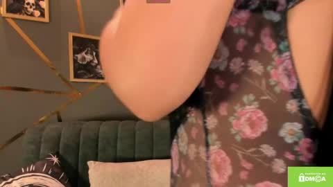 Esmeralda online show from April 19, 8:00 pm