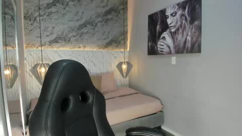 Esmeralda online show from April 25, 7:55 pm