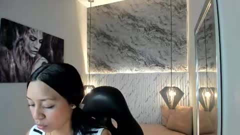 Esmeralda online show from June 12, 11:51 am