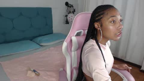 Snapshot of esmeralda_bk chatting on February 3, 2:45 pm esmeralda_bk online show from February 3, 2:45 pm