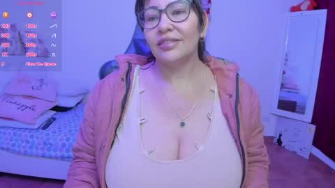 esme online show from April 13, 7:58 pm