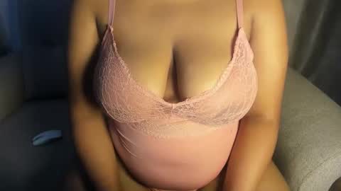 Snapshot of esmeray_ chatting on October 1, 11:20 pm Esme online show from October 1, 11:20 pm