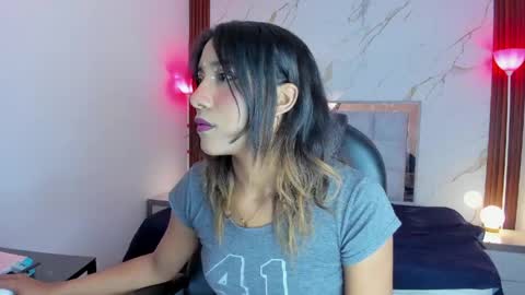 esperanzamora online show from May 2, 12:19 pm