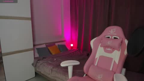 esteria online show from December 2, 7:10 am