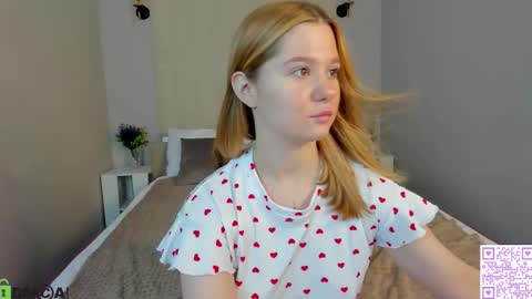 Snapshot of ester_rabin chatting on October 8, 7:46 am Ester online show from October 8, 7:46 am