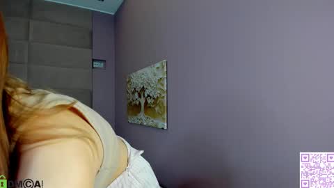 Snapshot of ester_rabin chatting on September 17, 12:52 am Ester online show from September 17, 12:52 am