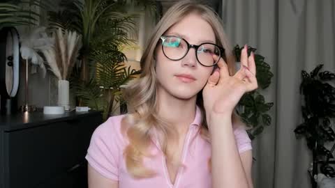 Snapshot of eternity_cuite chatting on September 25, 5:50 am Natalie online show from September 25, 5:50 am
