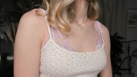Snapshot of eternity_cuite chatting on October 17, 6:16 am Natalie online show from October 17, 6:16 am