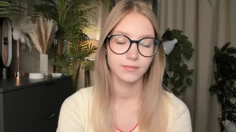 Snapshot of eternity_cuite chatting on September 28, 6:20 am Natalie online show from September 28, 6:20 am