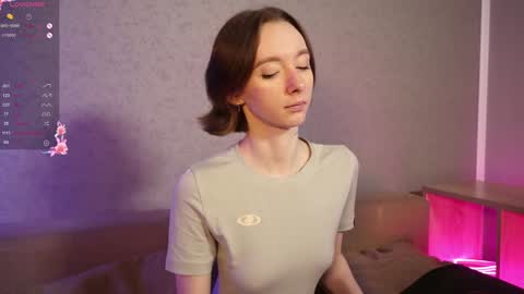 Snapshot of euphoria_girls chatting on February 2, 6:42 pm check about me online show from February 2, 6:42 pm