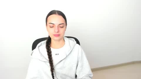 Eva online show from December 9, 2:06 pm