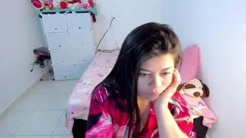 Estefania online show from June 15, 7:25 pm