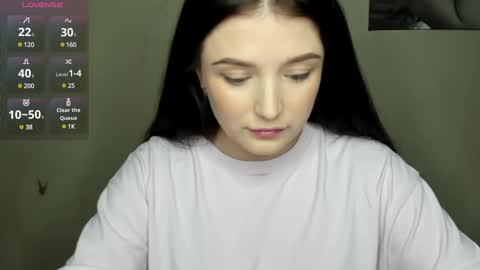 Snapshot of evaamillerr chatting on December 18, 1:56 pm Eva online show from December 18, 1:56 pm