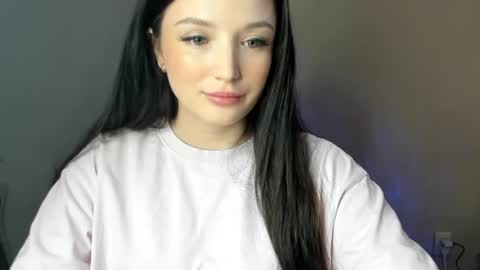 Snapshot of evaamillerr chatting on February 19, 12:22 pm Eva online show from February 19, 12:22 pm