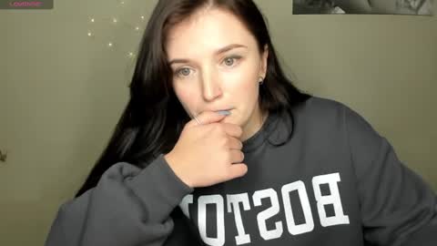 Snapshot of evaamillerr chatting on December 4, 12:14 pm Eva online show from December 4, 12:14 pm
