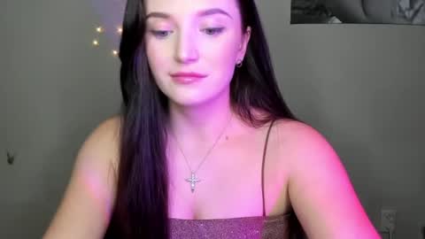 Snapshot of evaamillerr chatting on December 3, 9:23 pm Eva online show from December 3, 9:23 pm