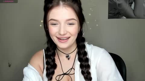 Snapshot of evaamillerr chatting on December 16, 10:29 am Eva online show from December 16, 10:29 am