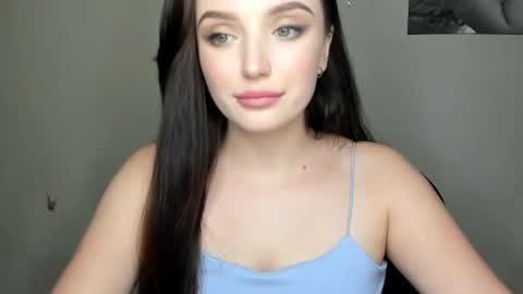 Snapshot of evaamillerr chatting on December 10, 10:17 am Eva online show from December 10, 10:17 am