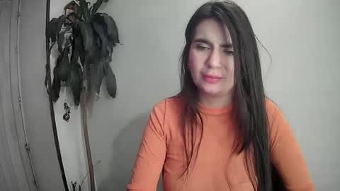 Snapshot of evacollins12 chatting on December 27, 1:43 am evacollins12 online show from December 27, 1:43 am