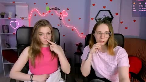 evalora online show from April 28, 1:25 am