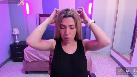 Snapshot of evaloviaa_ chatting on January 29, 1:28 pm Eva online show from January 29, 1:28 pm