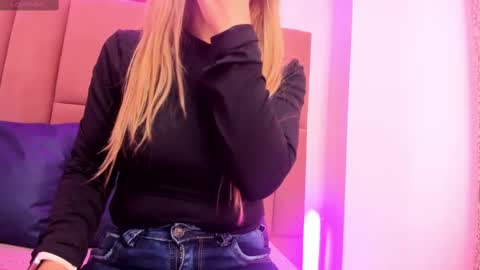 Snapshot of evaloviaa_ chatting on October 18, 2:42 pm Eva online show from October 18, 2:42 pm