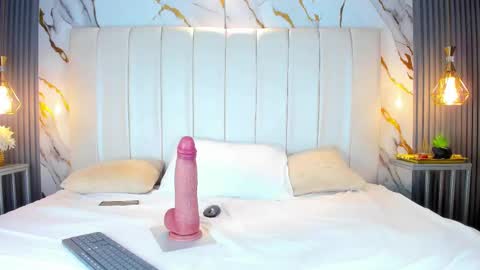 evamillins online show from October 9, 4:49 am