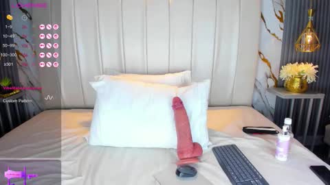 evamillins online show from December 14, 4:40 am