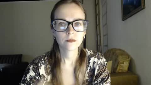Snapshot of evangeline06 chatting on October 1, 9:03 am YourMistress online show from October 1, 9:03 am