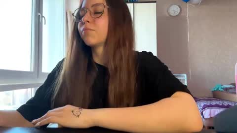 Mia online show from March 22, 2:45 pm