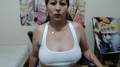 Snapshot of evangelinhotxxx33 chatting on February 18, 9:09 pm Eva online show from February 18, 9:09 pm