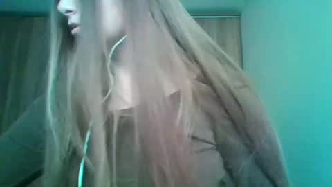 evasapples2026 online show from April 30, 8:57 pm
