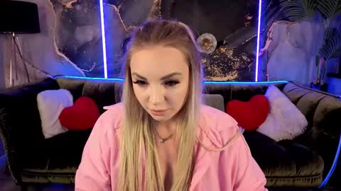 Snapshot of evasugar__ chatting on September 25, 1:54 pm Eva online show from September 25, 1:54 pm
