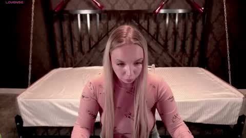 Snapshot of evasugar__ chatting on October 5, 7:52 pm Eva online show from October 5, 7:52 pm