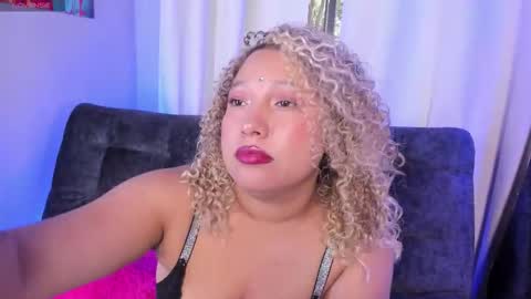 Snapshot of eve__queen chatting on September 25, 9:34 pm Eva Queen online show from September 25, 9:34 pm