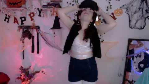 Eve Blue  friends. IG eve blue77 TW EveBlue 1 OF eveblue7 online show from October 26, 2:18 am